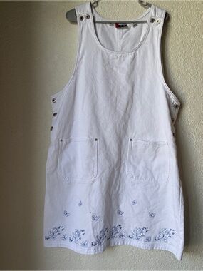 Vintage White Embroidered Pocket Pinafore Dress